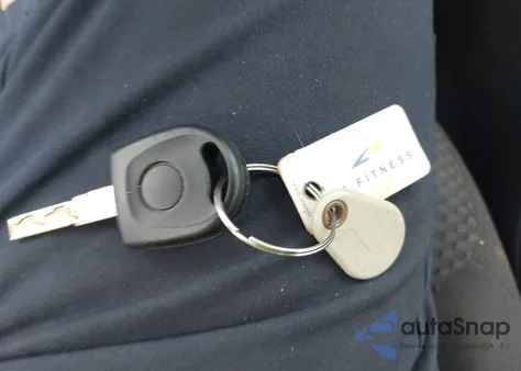 2011 Volkswagen Jetta 2.0L S z USA, uszkodzony, nr VIN 3VW2K7AJ8BM390183